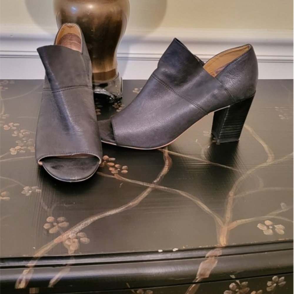 BLACK ADAM TUCKER  SHOES